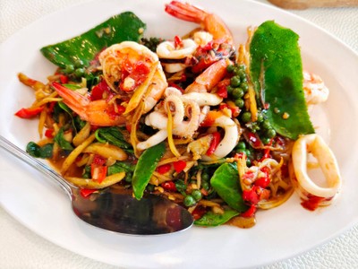 ผัดฉ่าทะเล