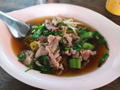 บะหมี่เนื้อเปื่อยน้ำใส