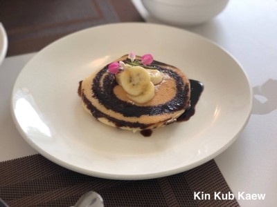 แพนเค้กกล้วยหอมราดช็อกโกแลต