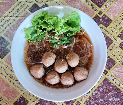 เส้นเล็กลูกชิ้นล้วน