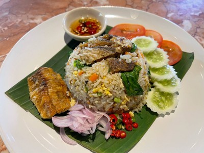 ข้าวผัดปลาสลิด