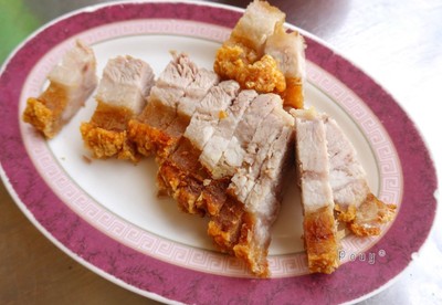 หมูกรอบ