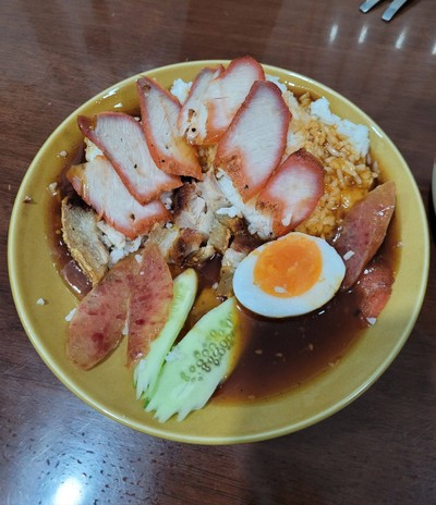 ข้าวหมูแดงหมูกรอบ