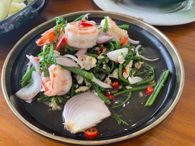 ยำผักกูดกุ้งสด
