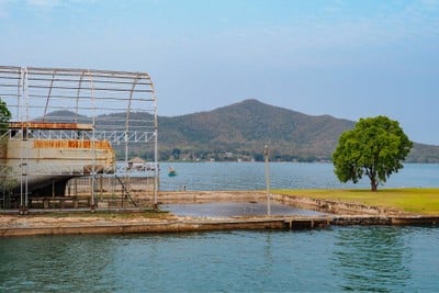 บ้านต๊ะ ออน เดอะ ซี บางเสร่