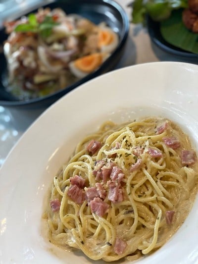 RIVA Floating Cafe ปานเทวี ริเวอร์ไซด์ รีสอร์ท แอนด์ สปา