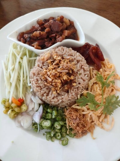 ข้าวคลุกกะปิ