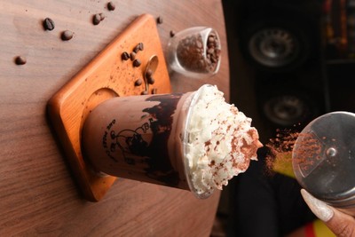 อาหาร หรือ เครื่องดื่ม