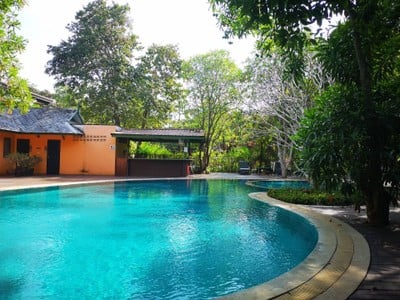 บ้านอัมพวารีสอร์ทแอนด์สปา