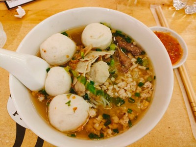 เส้นเล็กน้ำหมู เพิ่มลูกชิ้นปลาภูเก็ต