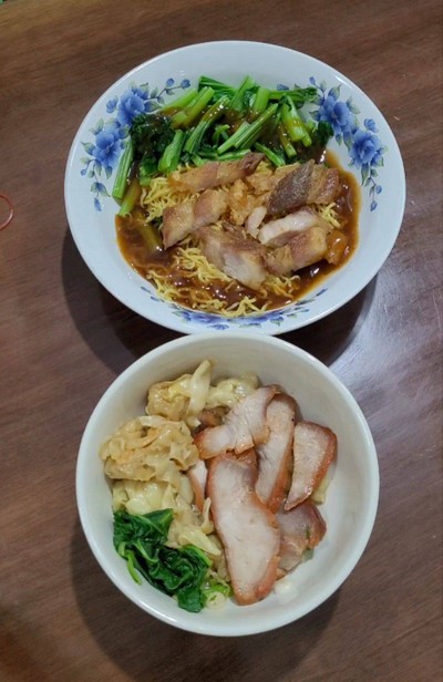 บะหมี่เกี๊ยวน้ำแดงกรอบ