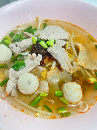 เส้นใหญ่ต้มยำ