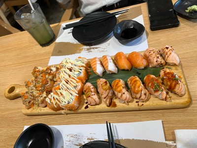 ซูชิรวมที่สั่งมาทั้งหมด