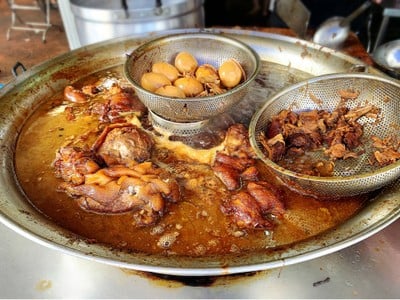 โค้วจั้วฮวดขาหมูเจ้าเก่า วังบูรพา