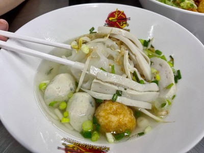 เส้นใหญ่น้ำ