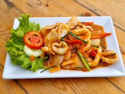 ปลาหมึกผัดไข่เค็ม