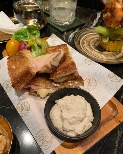 Grilled cheese sandwich