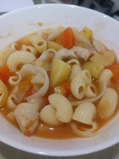 ซุปมักกะโรนีสันในไก่