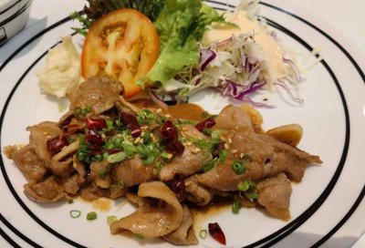 ข้าวหมูผัดซอสเอธนิค
