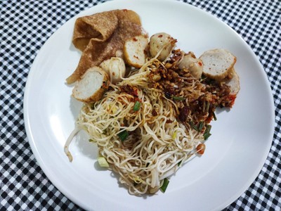 บะหมี่แห้งยำ