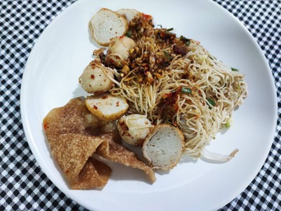บะหมี่แห้งยำ