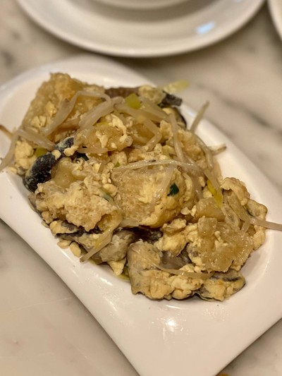 กระเพาะปลาผัดแห้งใส่ไข่