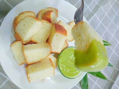 จันทร์หลังบ้าน