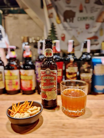 Organic Strawberry Fruit Beer (Smuel Smith)