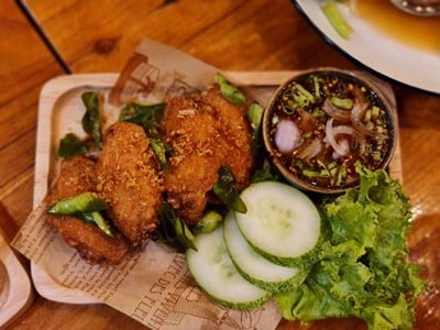 ปีกไก่ทอดน้ำปลา