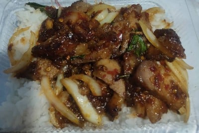 ร้านขาหมู หมูกรอบ by ป้าติ้ว