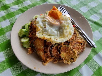 ข้าวผัดน้ำพริกปลาทู
