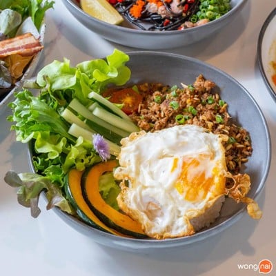 ข้าวหมูสับผัดรากชูชาวเขา