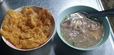 เมนูของร้าน โตมอญราดหน้า ซอยเมืองเอก