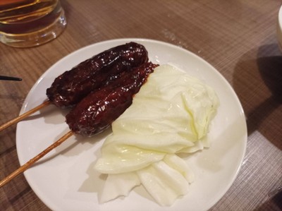 หมูเสียบไม้ทอดราดซอสมิโซะ