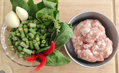 วิธีทำ กระเพราหมูสับถั่วฝักยาว วิธีทำ กระเพราหมูสับถั่วฝักยาว