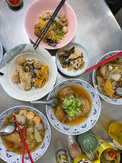 ก๋วยเตี๋ยวปีกไก่ สายน้ำผึ้ง สุขุมวิท สุขุมวิท