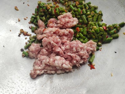 วิธีทำ กระเพราหมูสับถั่วฝักยาว วิธีทำ กระเพราหมูสับถั่วฝักยาว