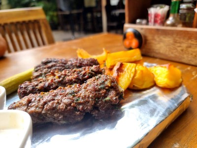 อาหาร หรือ เครื่องดื่ม