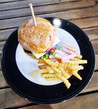 Happy Time Bar & Restaurant ขอนแก่น