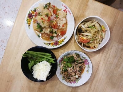 อาหาร หรือ เครื่องดื่ม