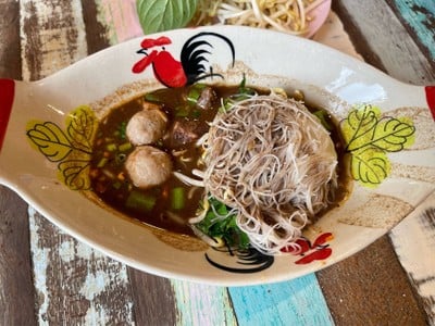 ร้านก๋วยเตี๋ยวเรือแม่ต่วม อยุธยา ต้นตำรับ