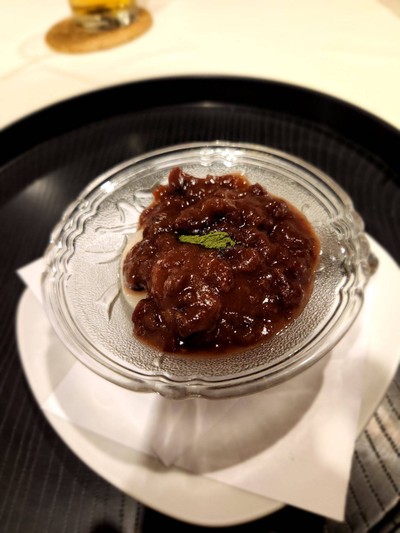 โมจิเย็นถั่วแดงโรยผงชาเขียว