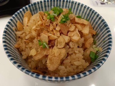 ข้าวผัดกระเทียมใส่ไข่