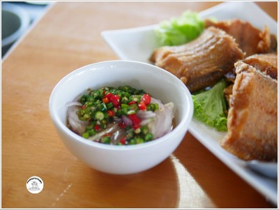 ปลาลิ้นหมาทอดราดน้ำปลา