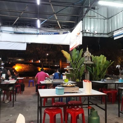 บรรยากาศ หมูกระทะช้างเผือก สาขาแรก