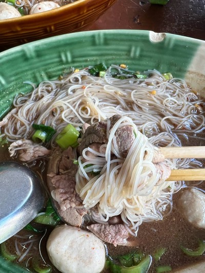 ก๋วยเตี๋ยวน้ำตกเนื้อตับหมก