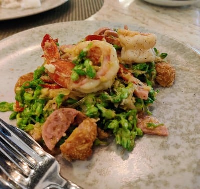 ดอกขจรผัดวุ้นเส้นและแหนม