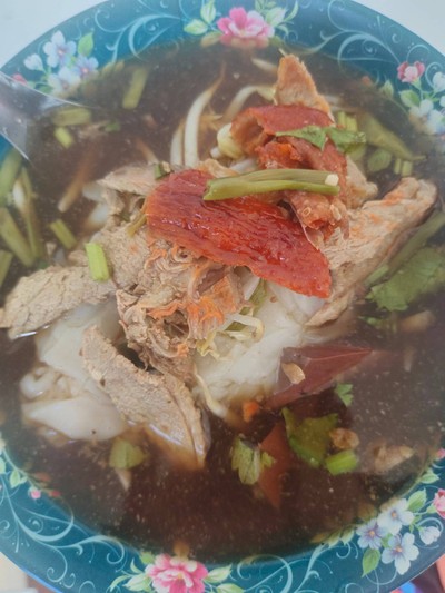เส้นใหญ่ก๋วยเตี๋ยวเป็ด