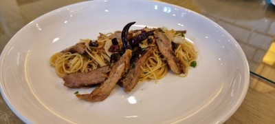 พาสต้าคอหมูย่าง