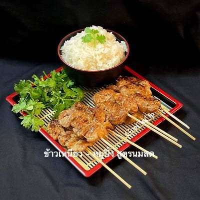 ข้าวเหนียว - หมูปิ้ง สูตรนมสด